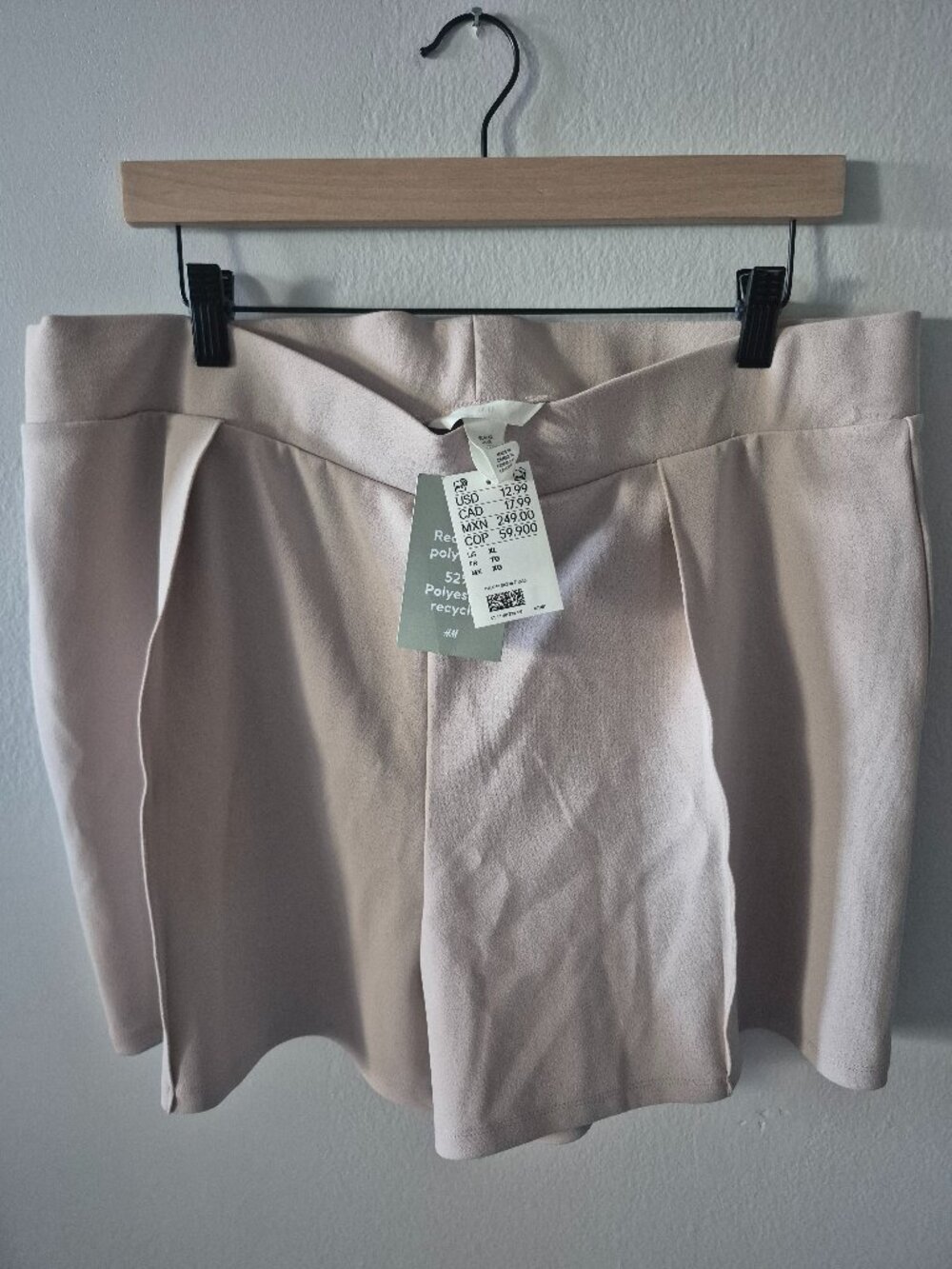 NWT H&M Light Tan Pleated Tailored Shorts XL